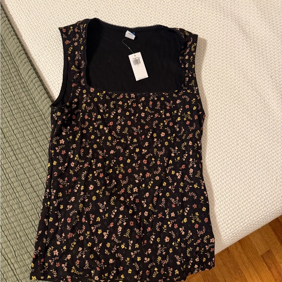 NWT Old Navy Black Floral Tank Top - Picture 3 of 6